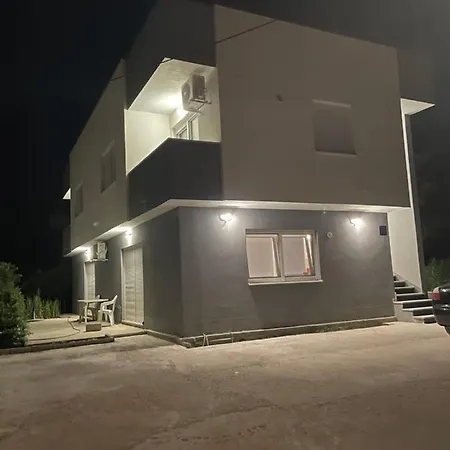 Lucija * Kaštela