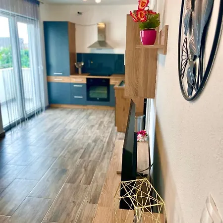 Lucija Apartment *