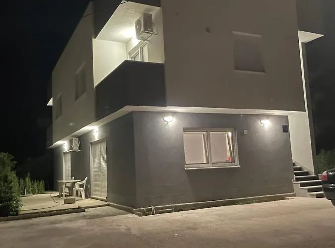 Lucija * Kaštela